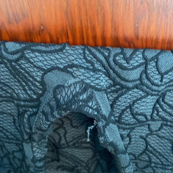 Gray and black patterned leggings - Picture 3 of 5